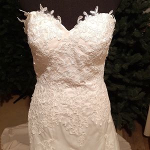 Strapless lace wedding dress